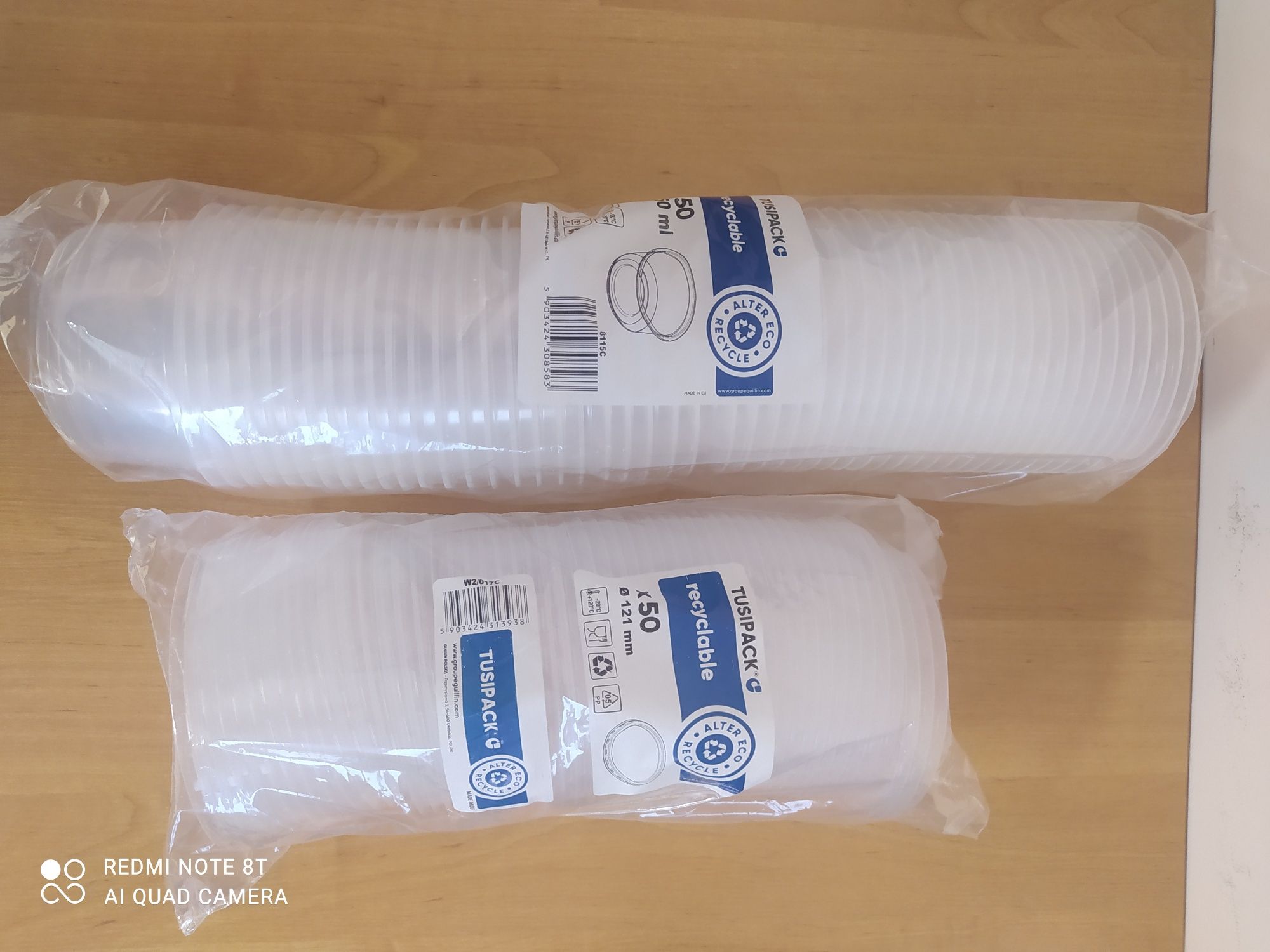 Zestaw wielorazowych nowych pojemników plastikowych Tusipack z pokrywk