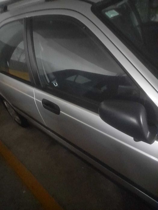 Carro honda cinzento