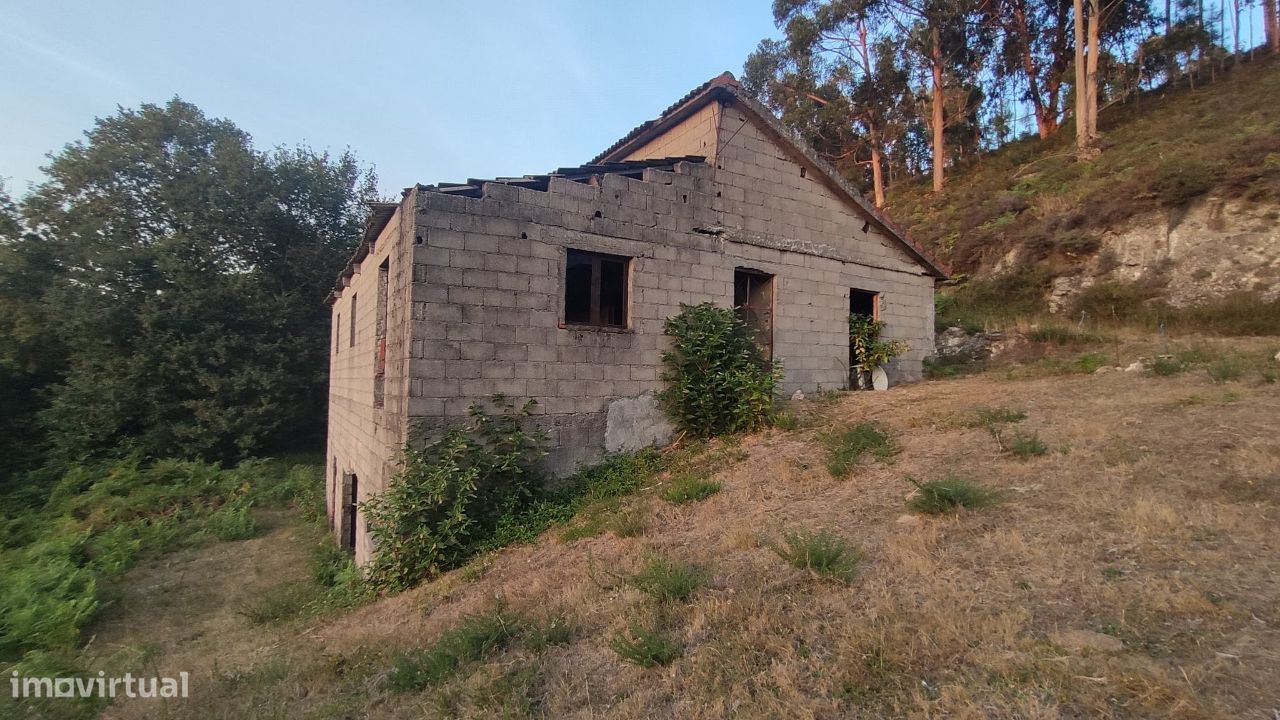 Moradia para restauro em Rossas - Vieira do Minho