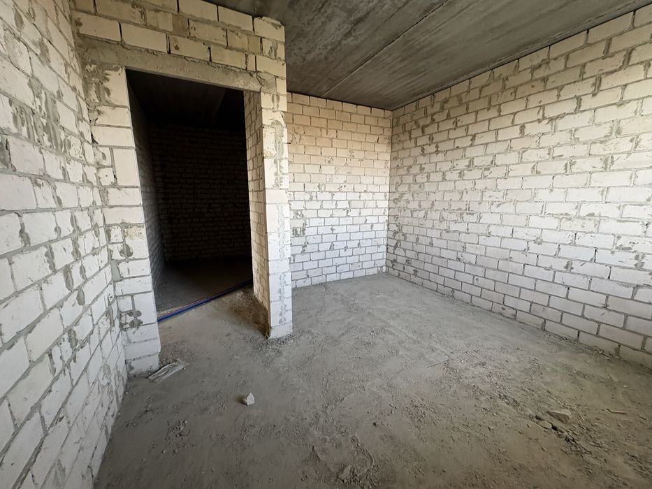 3 кімнатна квартира 82 м2 ЖК Миру 3 Героїв Харкова будівельний стан