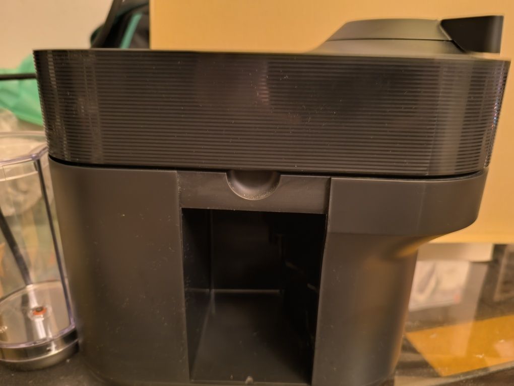 Maquina Nespresso Vertou Pop em Preto
