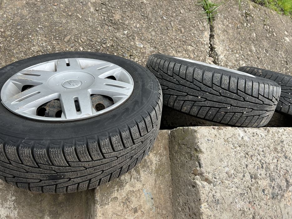 Продам комплек зимових шин Nokian Nordman rs-2 185/65 r14 на дисках.