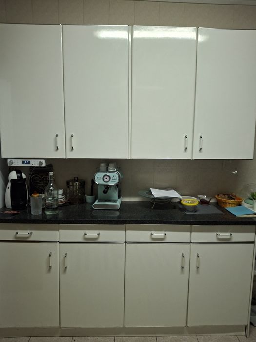 Cozinhas branco com pedra de granitos