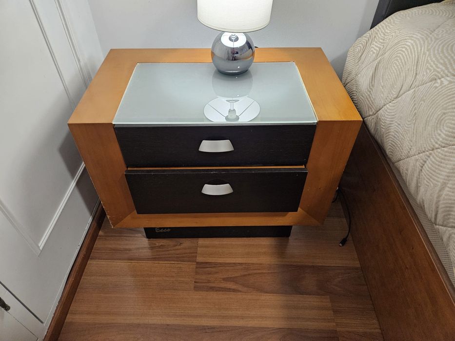 2 mesas de cabeceira 1 comoda