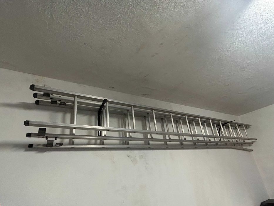 Escada extensível ALUMÍNO TRIPLA 12 DEGRAUS