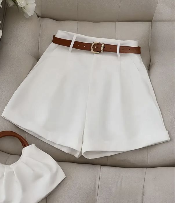 Білі шорти жіночі