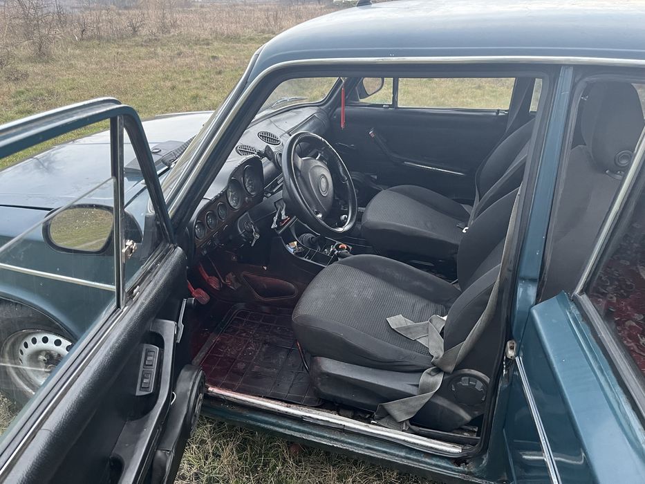 Автомобіль Ваз 2106