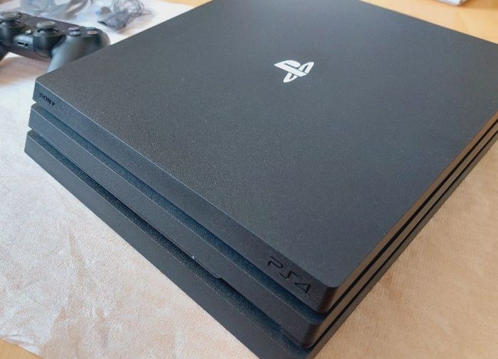 Игровая консоль Sony PS4 Pro 1TB