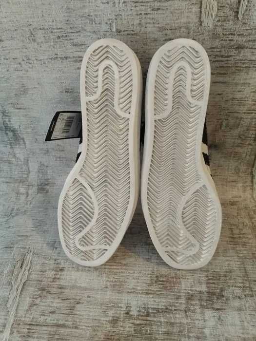 Adidas Superstar 80S Primeknit w kolorze czarnym.