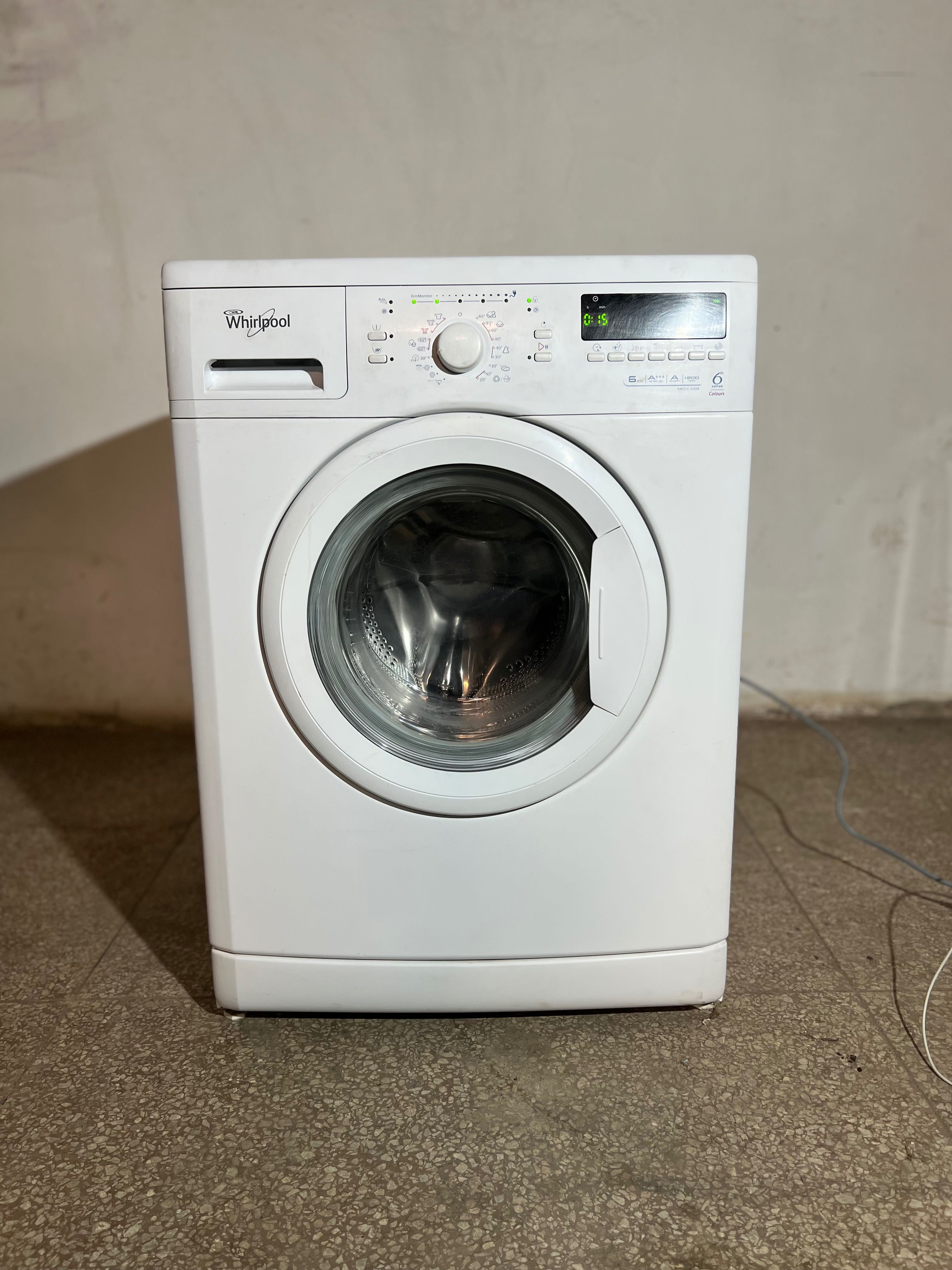 Продам пральну машину Whirlpool