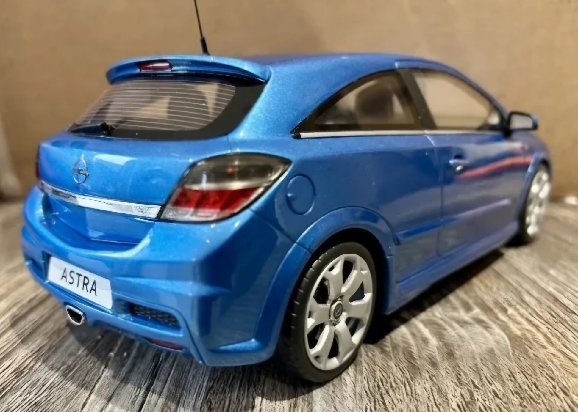Miniatura Ottomobile Astra H Opc