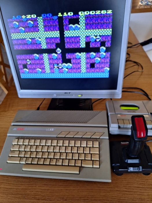 Atari 65xe + quick shot 2 + SIO2SD