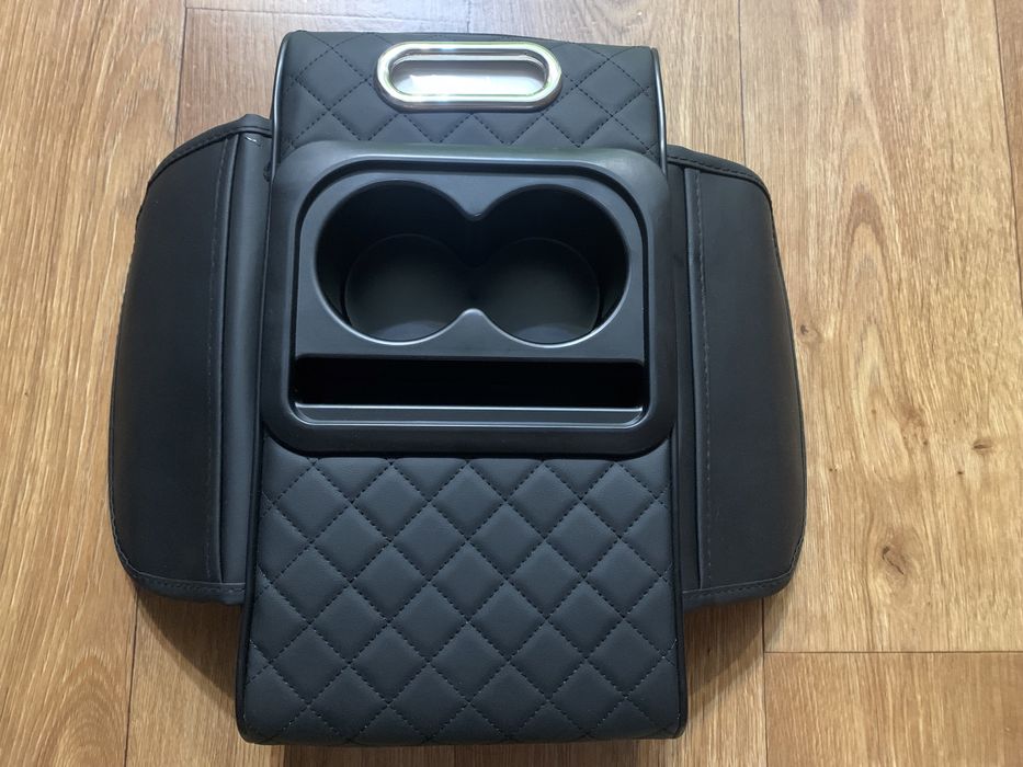 Підлокітник (чехол)для автомобіля.