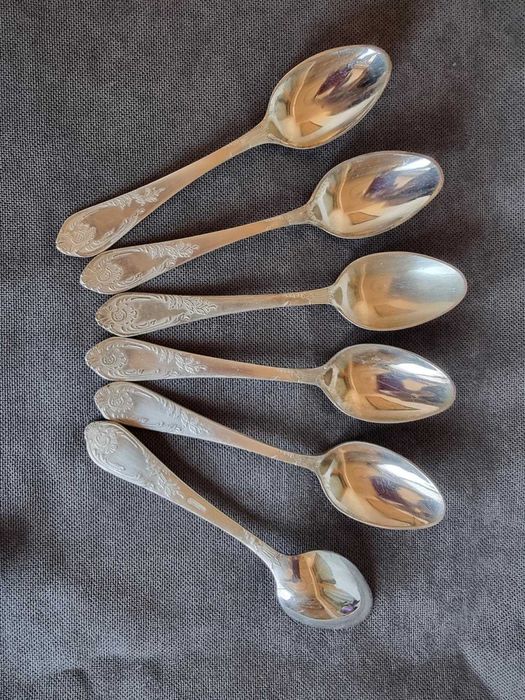 Набір мельхіорових десертних ложок
