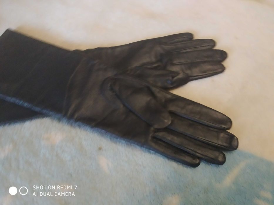 Кожаные перчатки