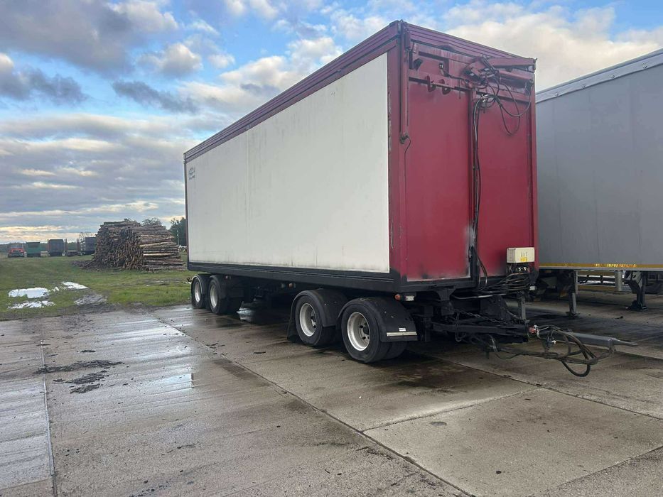 Przyczepa 4 osiowa do trocin, zrębki, materiałów sypkich