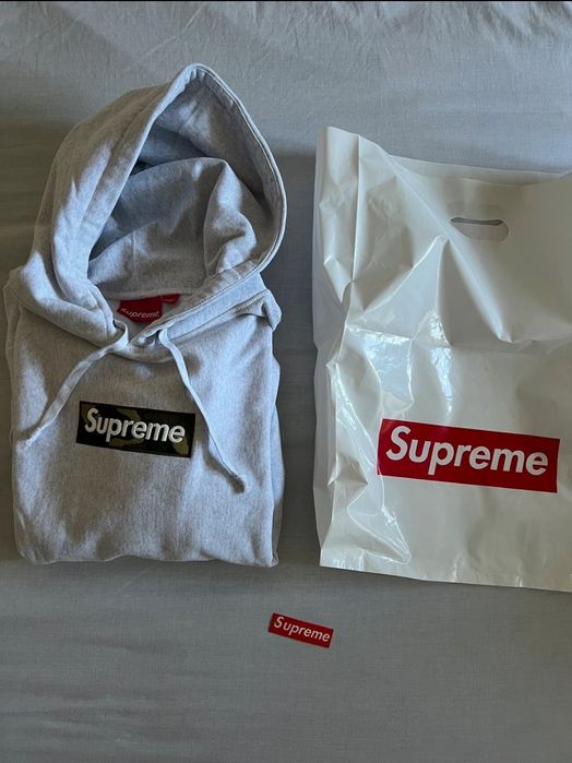 Supreme Hoodie Box logo