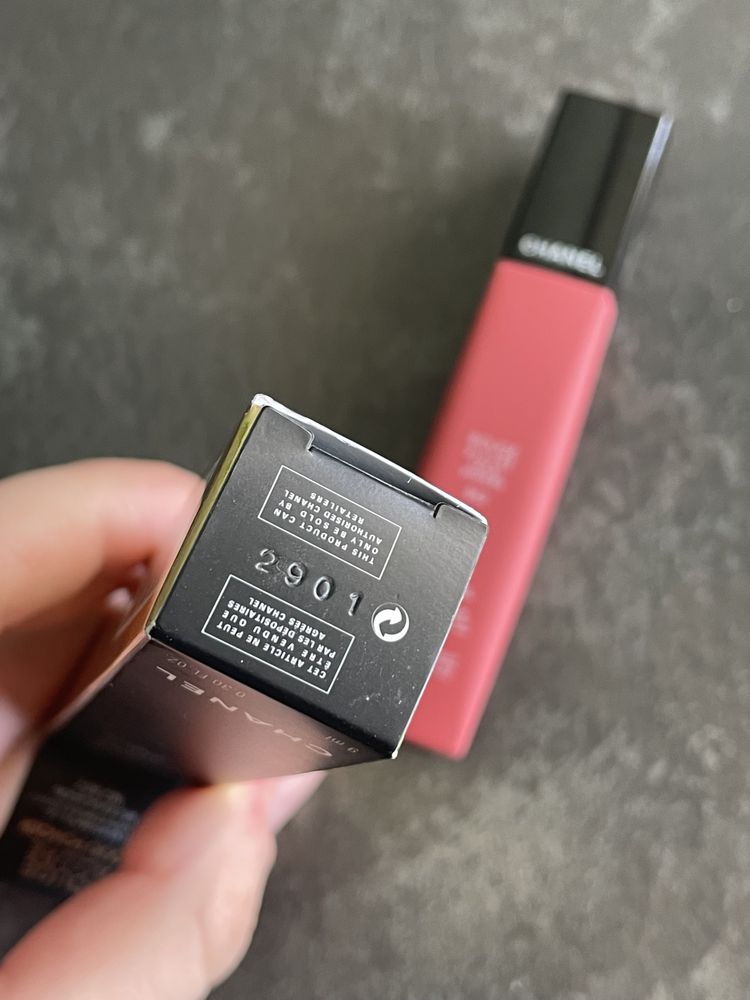 Chanel rouge allure matowa pudrowa pomadka 952