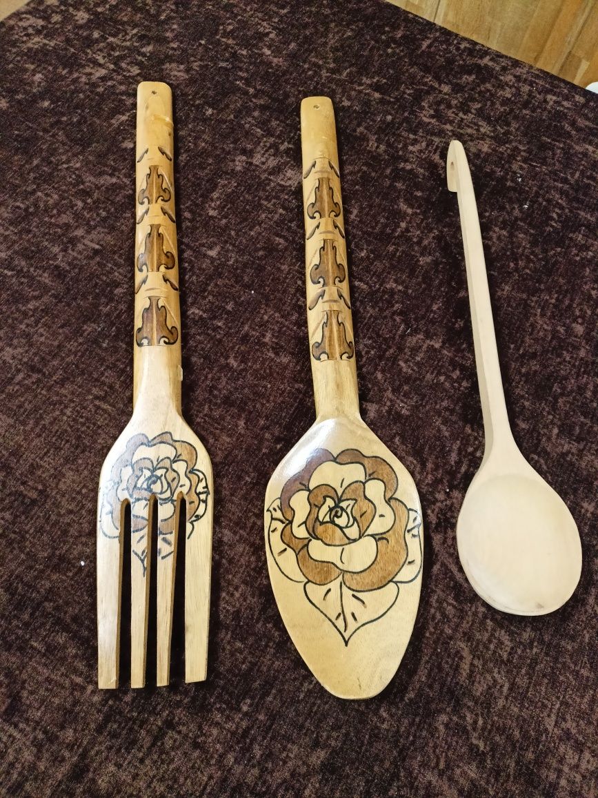 Drewniane sztućce ozdobne -68cm.