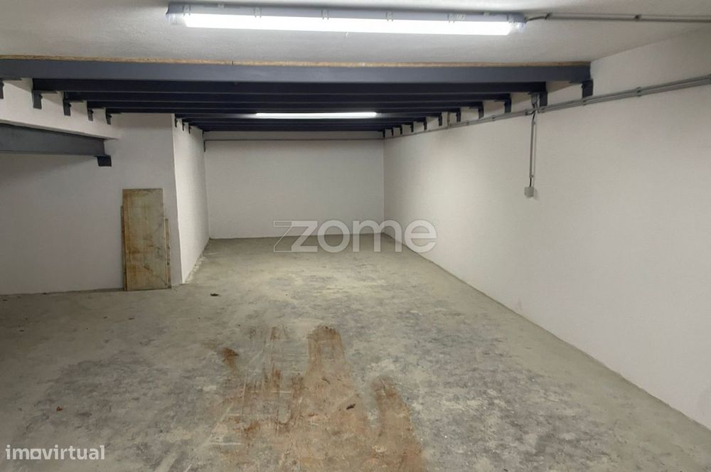 Armazém Para Arrendamento Em Cedofeita - Porto