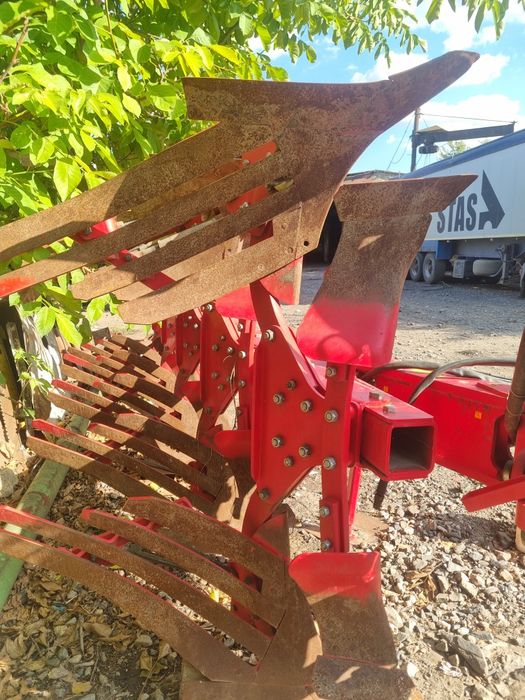 Продам плуг оборотний Унлю 5+1