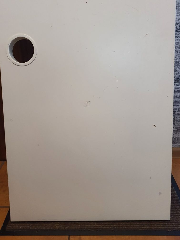 blat biały ikea 105 x 50 z przepustem na kable