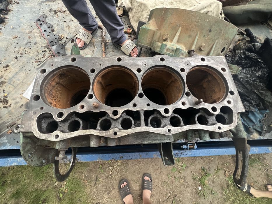 Запчастини двигуна  на ФАВ-FAW 1061