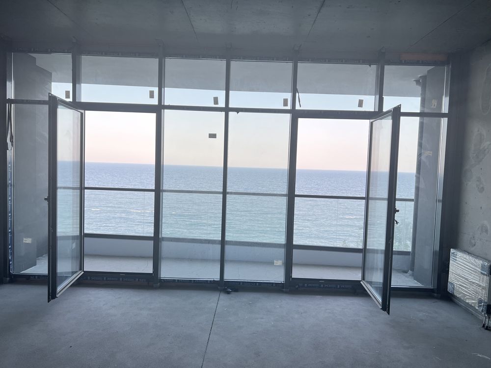 Продам квартиру с террасой и прямым видом на море в ЖК Калипсо