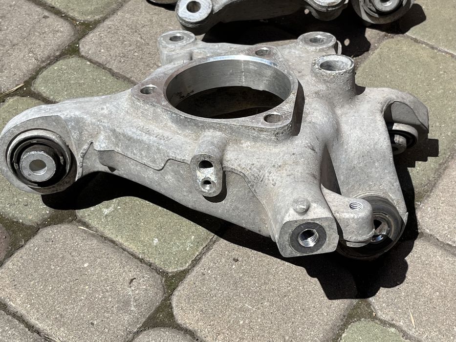 Продам задні кулаки Cadillac ATS 2016