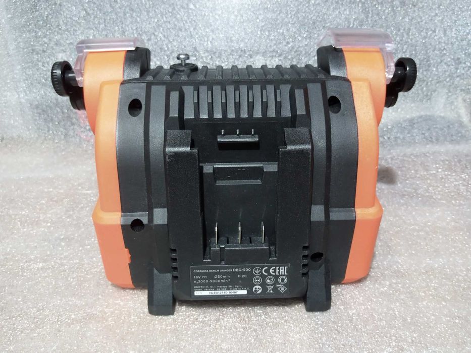 Акумуляторний верстат точильний Dnipro-M DBG-200(без АКБ та ЗП).