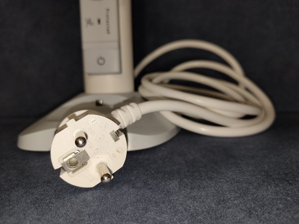 Мережевий фільтр живлення LEGRAND 4xSchuko, 2хUSB, 1хmicroUSB (694614)