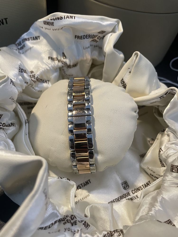 Zegarek damski Frederique Constant Horological Smartwatch uszkodzony
