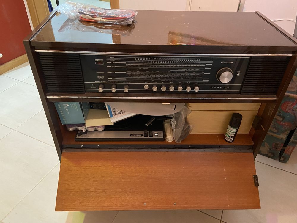 Radio aparador Grundig