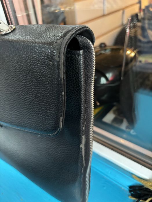 Шкіряний портфель з потертостями