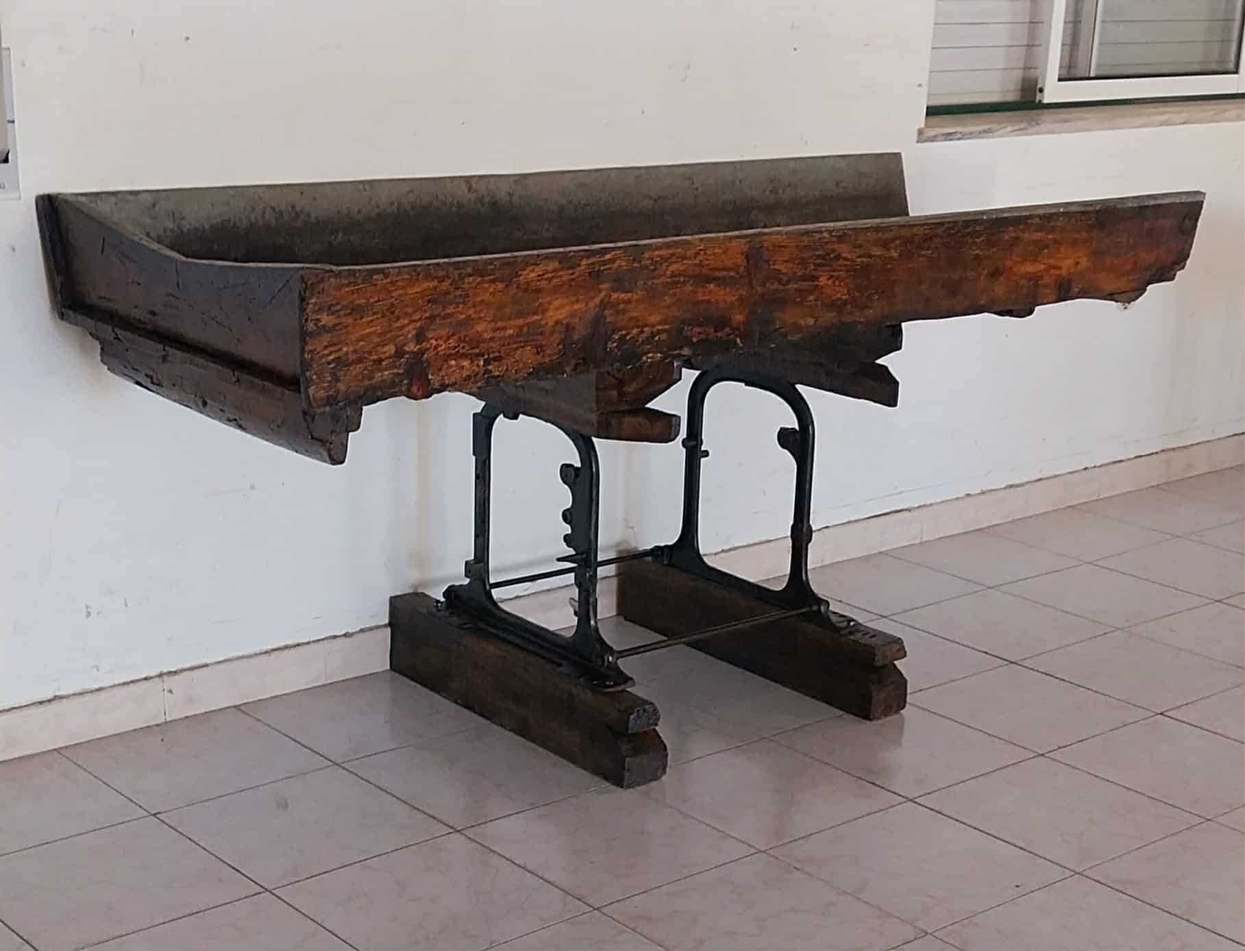 Antiga Mesa de Salão (levando respetivo Vidro) em Ambientes Rústicos?