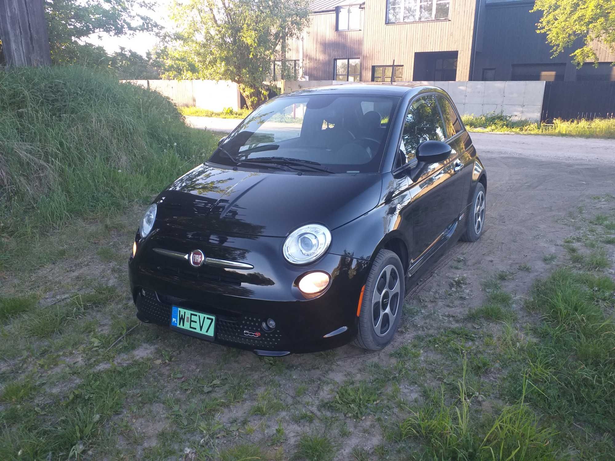 Fiat 500E bezwypadkowy.