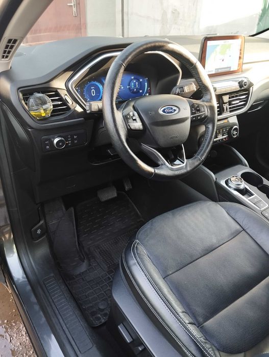 Ford Escape Titanium HYBRID 4wd  ( продаж обмін на житло Берегове)