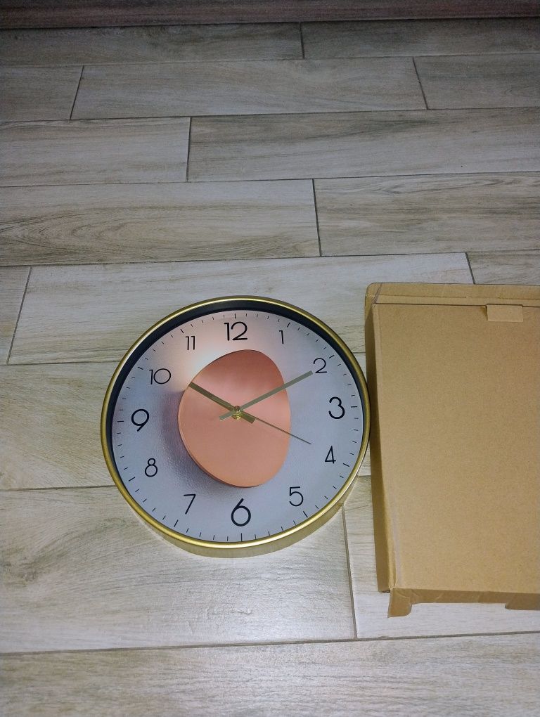 Zegar ścienny Nowoczesne  chichy bez tykania 30cm.