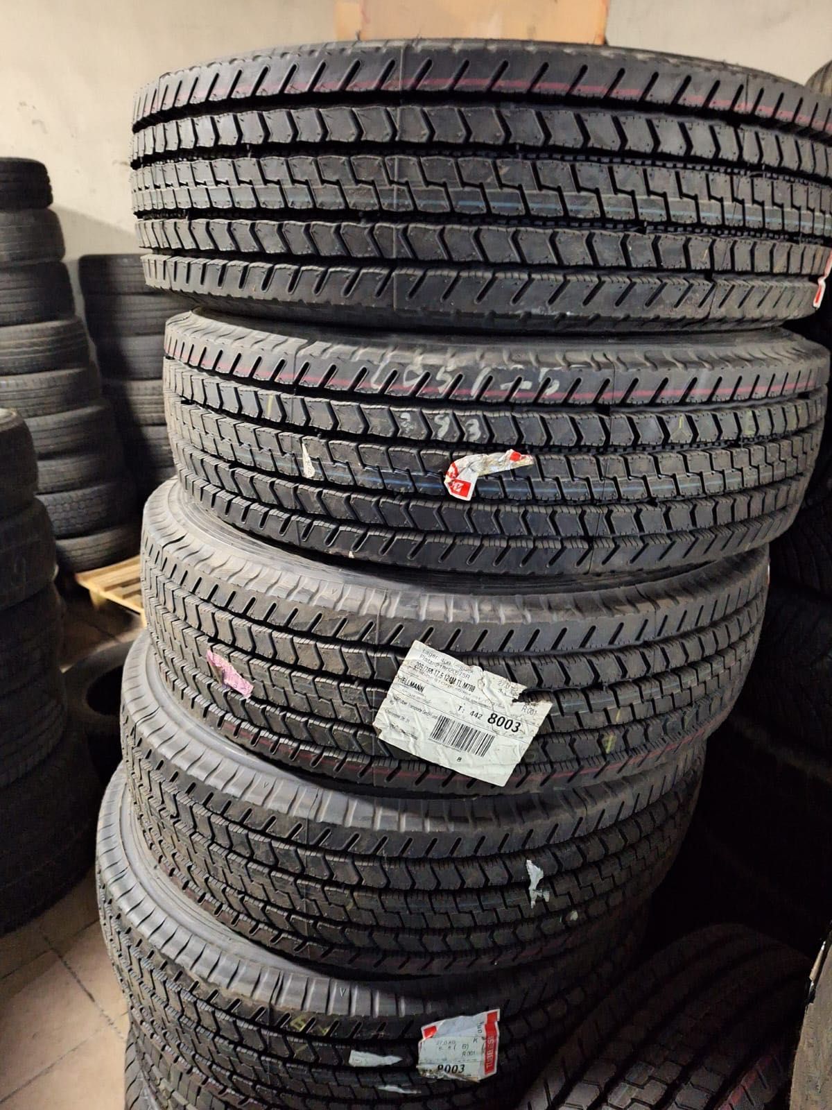 wielosezonowe opony bridgestone 205/75 r17.5      dostawcze  ciezarowe