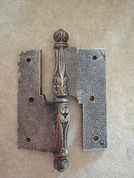 Puxadores e dobradiças