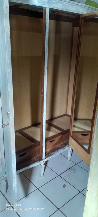 Roupeiro de 3 portas nº 1