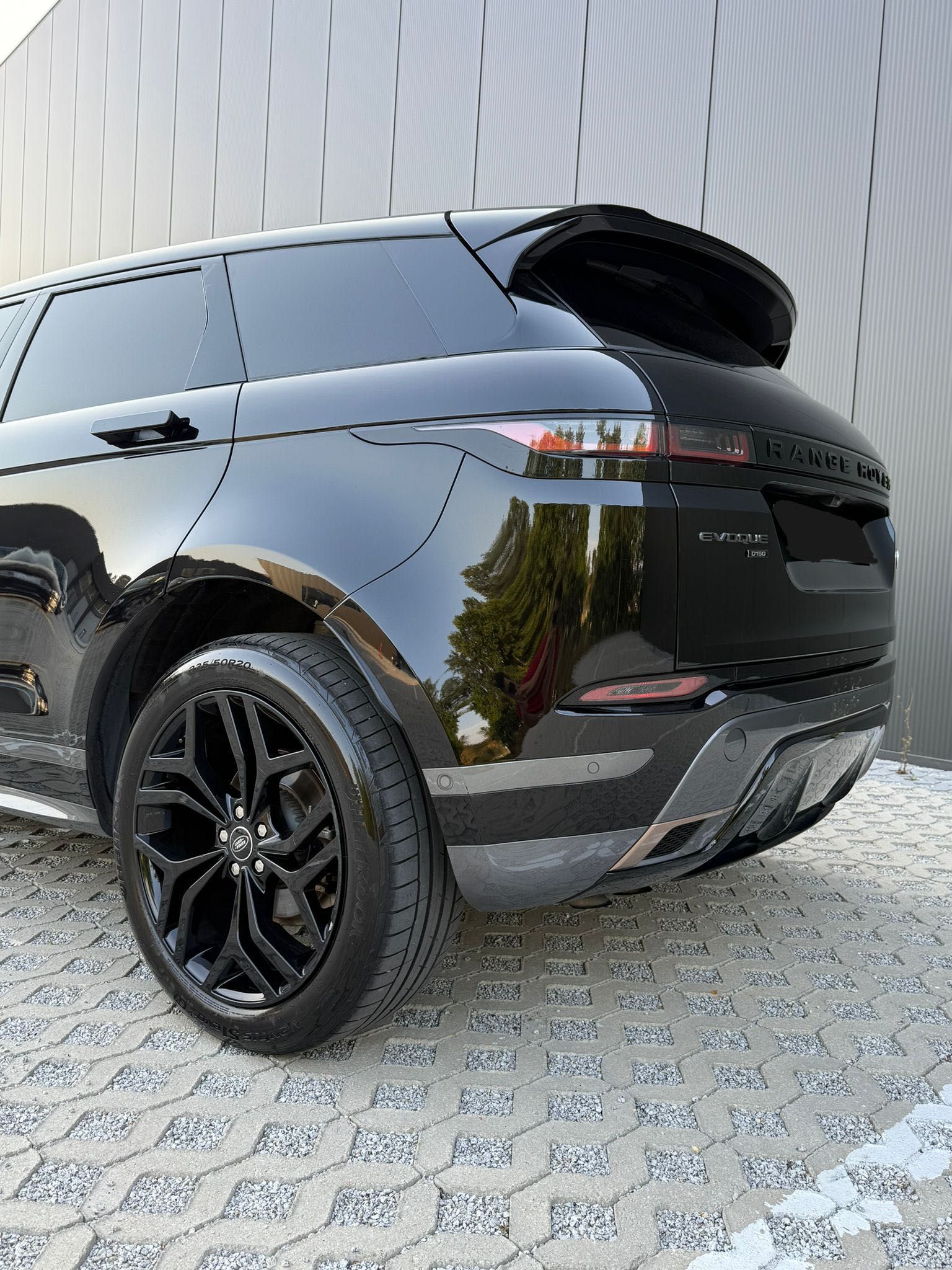 Land Rover Evoque R Dynamic 2.0 D150