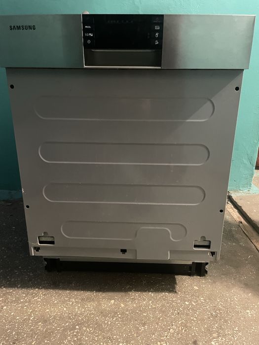 Посудомойка вмонтована Samsung DW-SG720T
