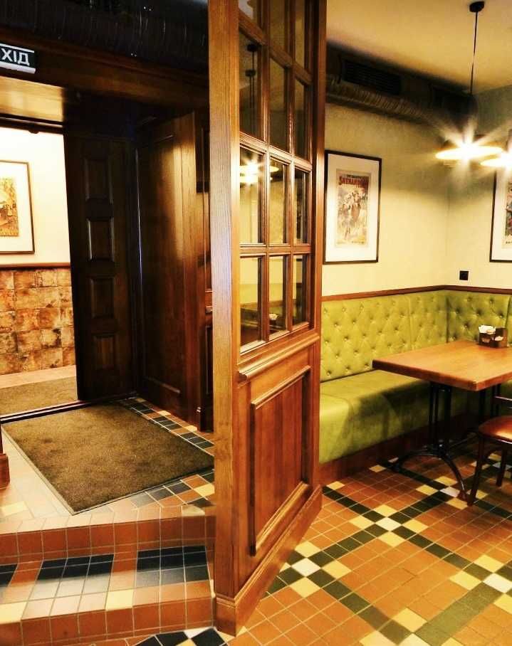 «Watson Pub» – справжній англійський паб у центрі міста.