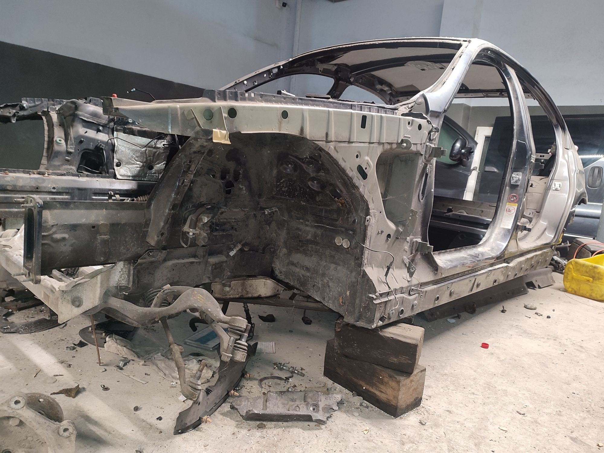 Podłużnica BMW e90 słupek próg fartuch  sparkling graphite A22
