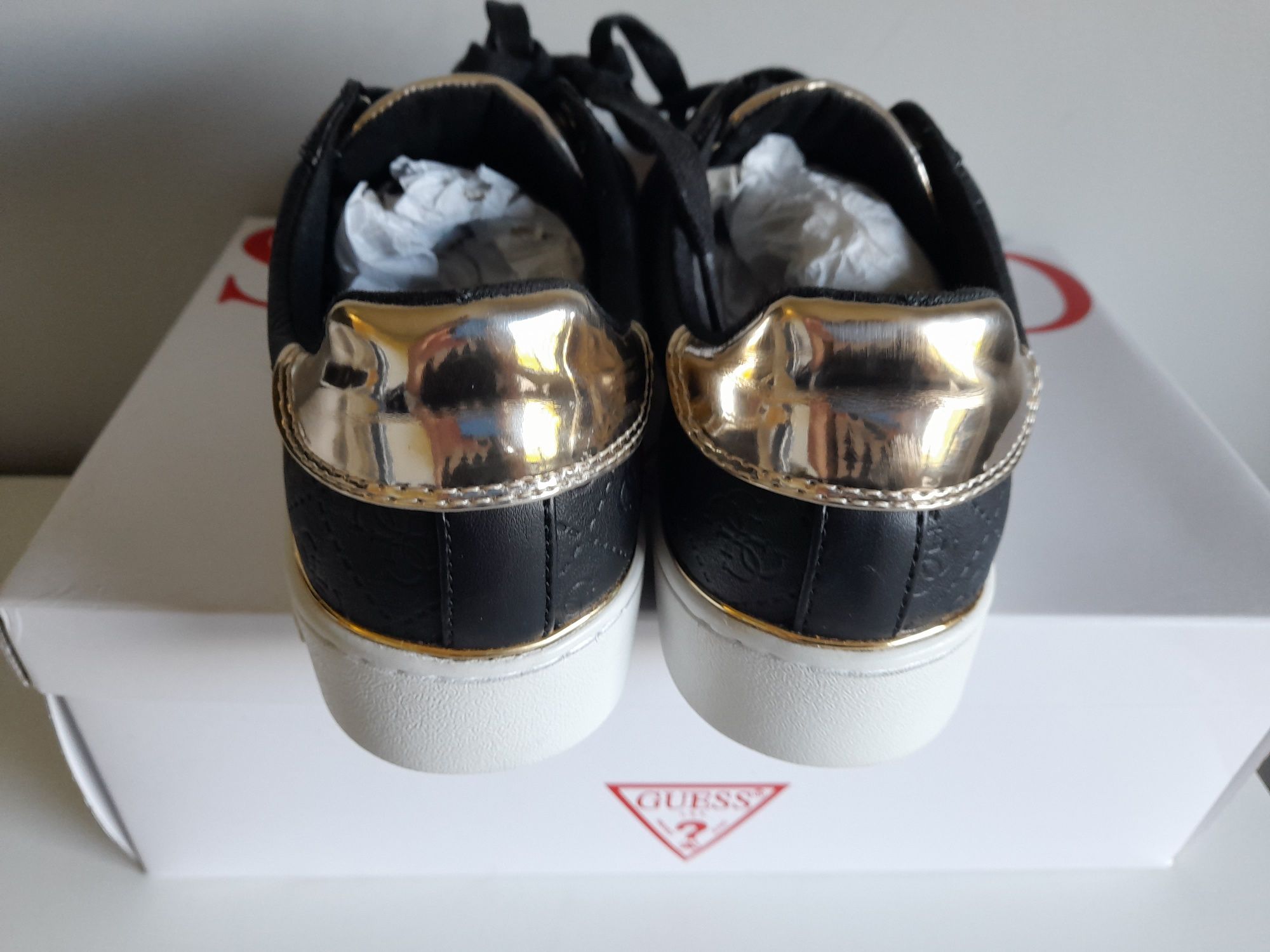 Czarne sneakersy Guess 37