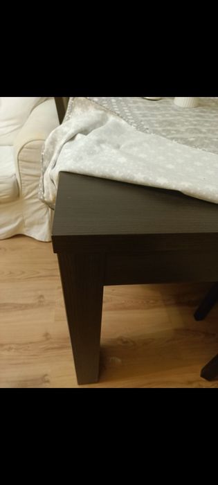 Stół i sześć krzeseł