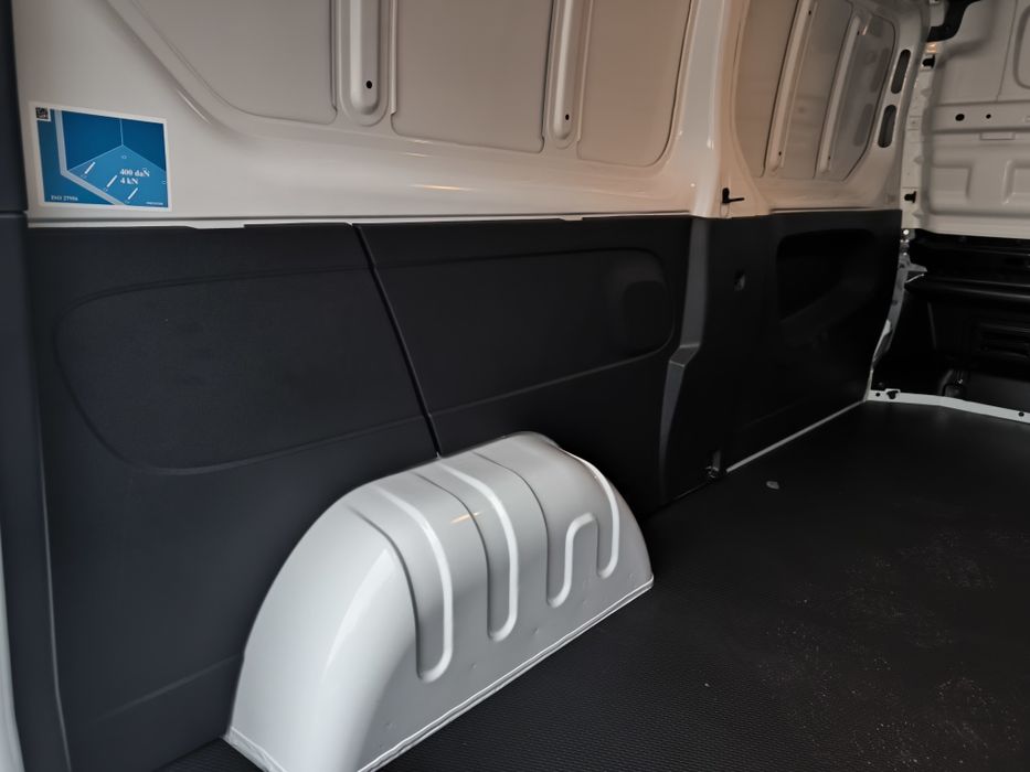 Panele boczne renault trafic 2025