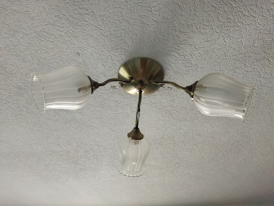 Люстра на Три плафона