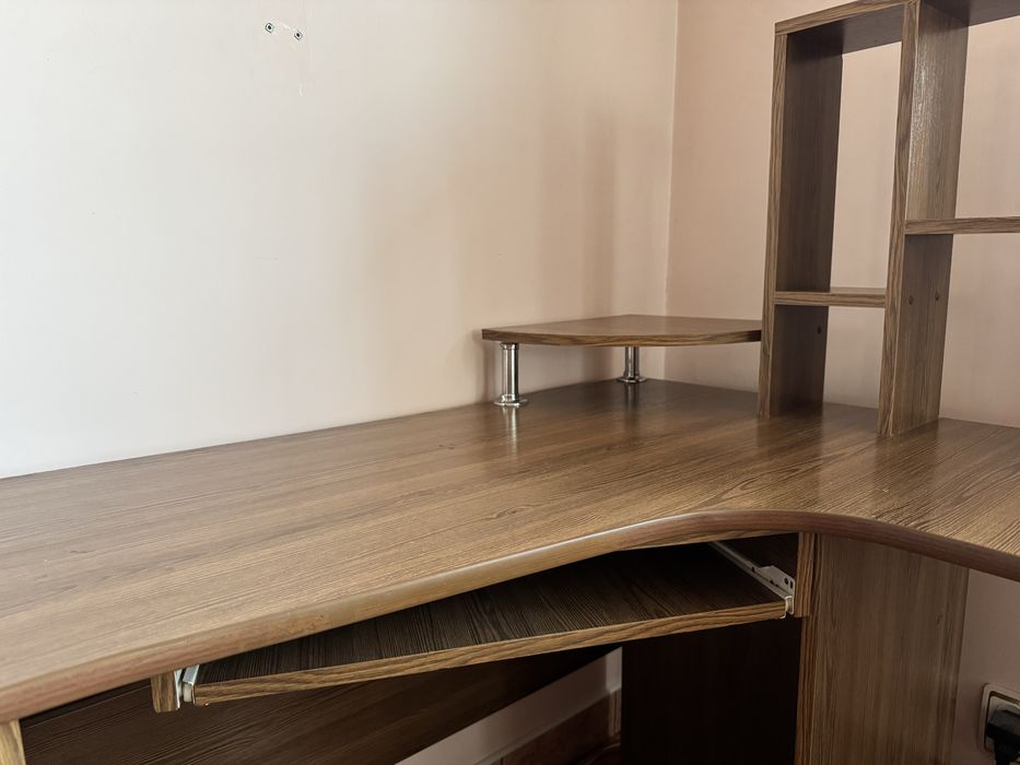 стіл компʼютерний, стан добрий, робився на замовлення.